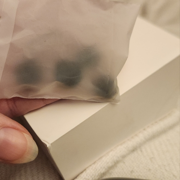 NIB Wrap around the ear Bluetooth Earbuds/Earphones - Picture 11 of 13